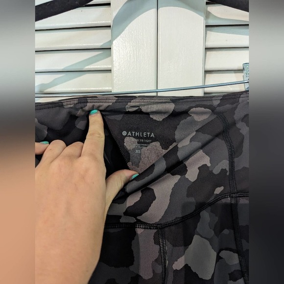 🎃 Athleta Lightning Camo 7/8 Tight XS - Picture 5 of 8